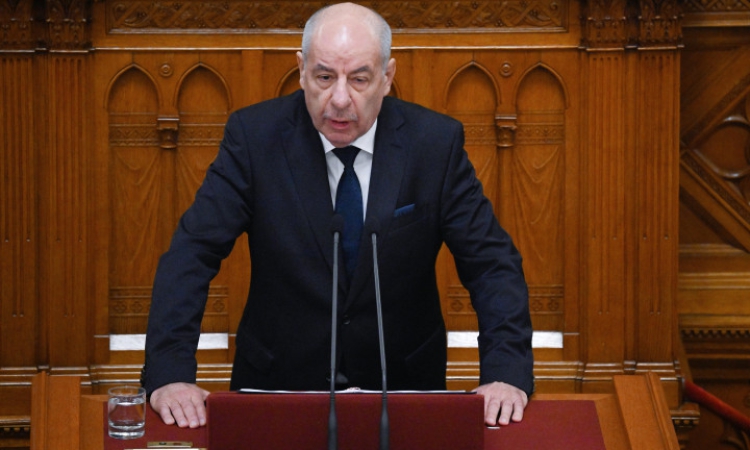 Напук на натиска на Мадяр президентът на Унгария отказва да подаде оставка